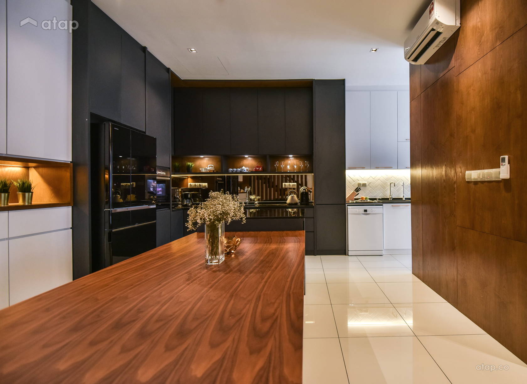 Contemporary Modern Kitchen townhouse design ideas & photos Malaysia