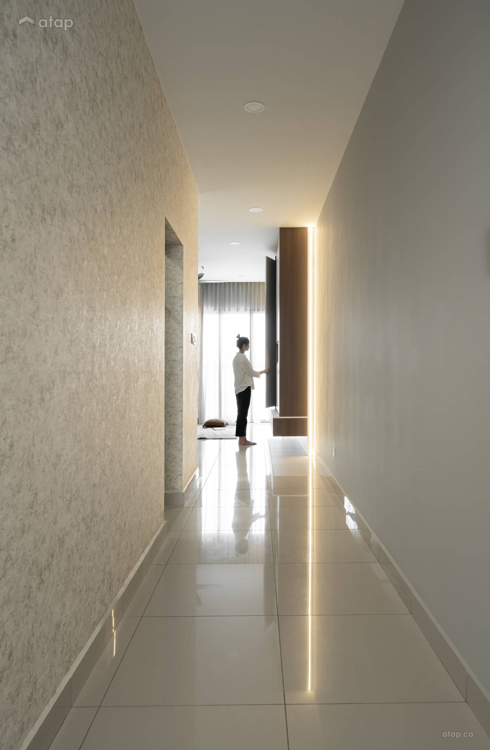 Minimalistic Modern Foyer condominium design ideas & photos Malaysia ...