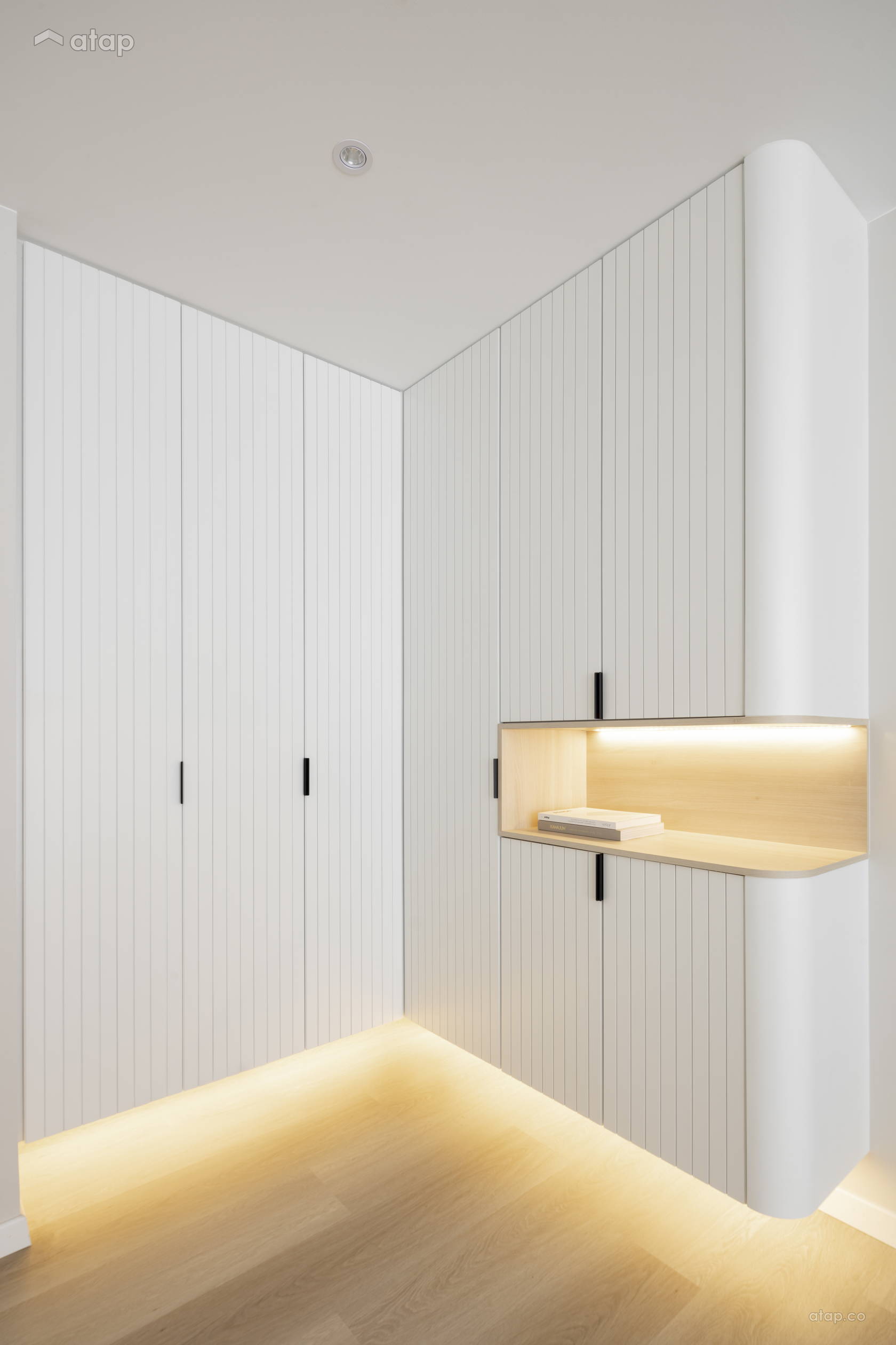 View of Minimalistic Scandinavian Foyer condominium design ideas & photos ...