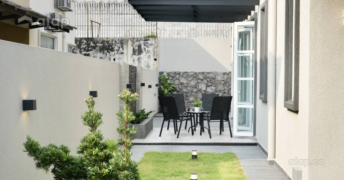 View of Minimalistic Scandinavian Exterior Garden semi-detached design ideas ...