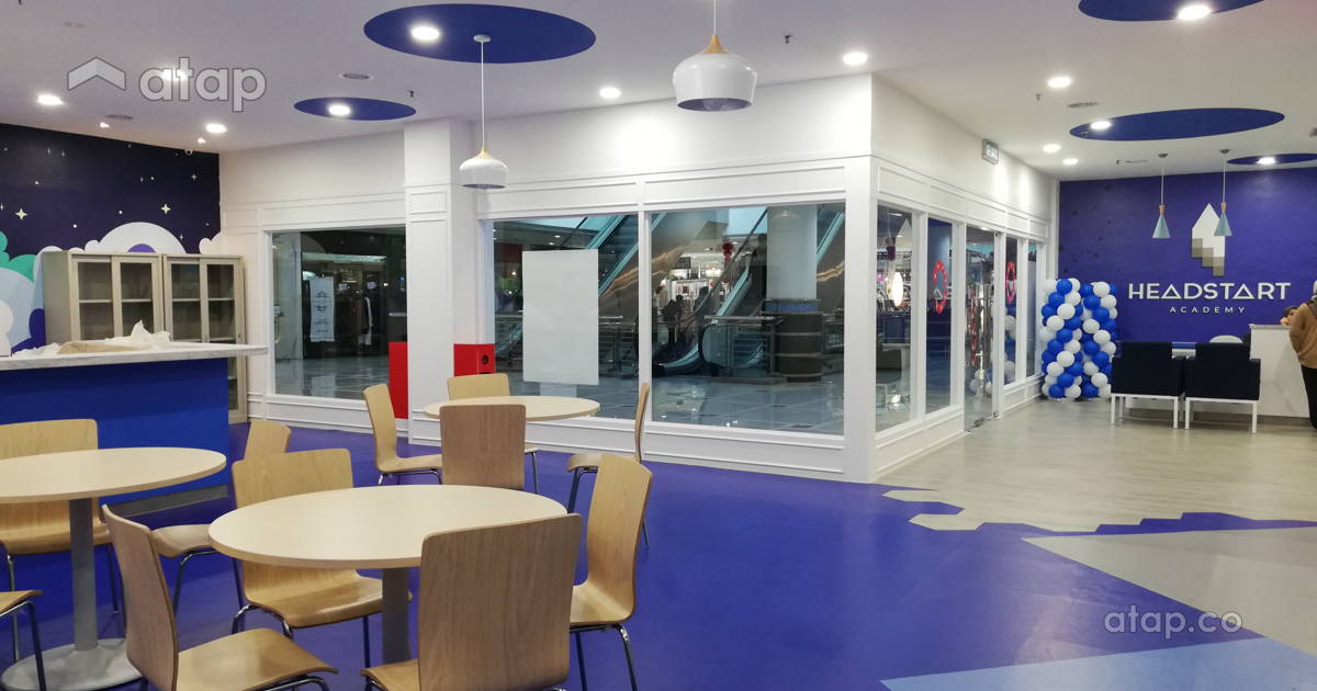 Minimalistic Modern Foyer Retail shopping mall design ideas & photos