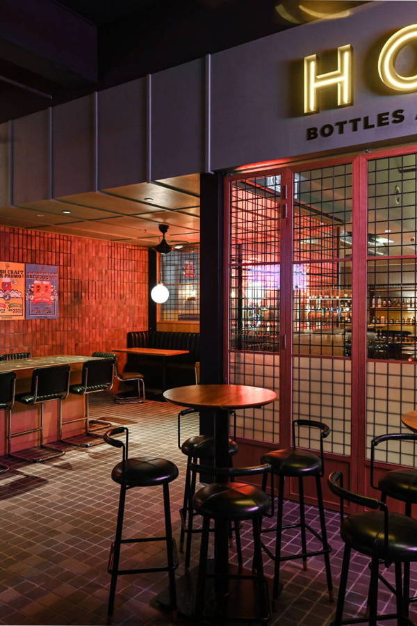 It’s All In The Details: An Eye-catching Retro Vintage Bar It's All In The Details: An Eye-catching Retro Vintage Bar