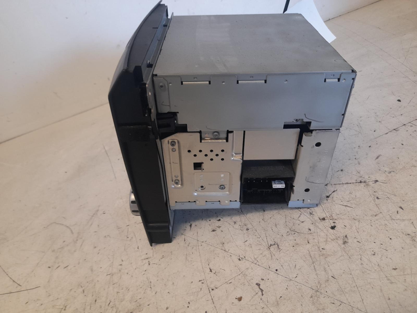 View Auto part Radio/Cd/Dvd/Sat/Tv Holden Commodore 2010
