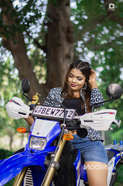 Dilki Senali by Neron Photography - ModelsLK