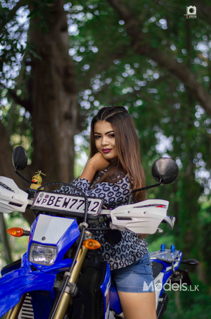 Dilki Senali by Neron Photography - ModelsLK
