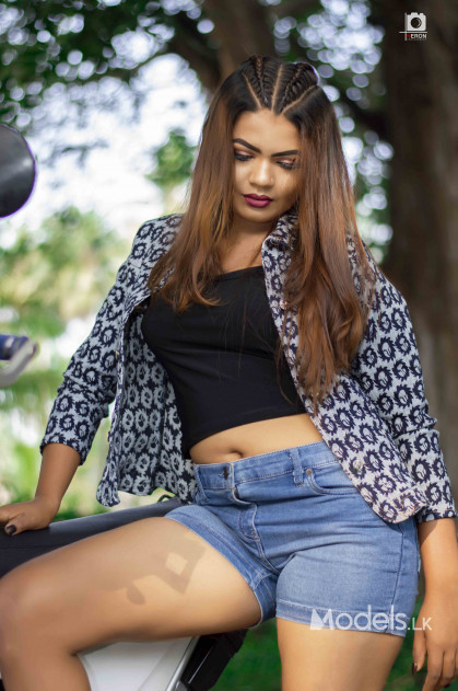 Dilki Senali by Neron Photography - ModelsLK