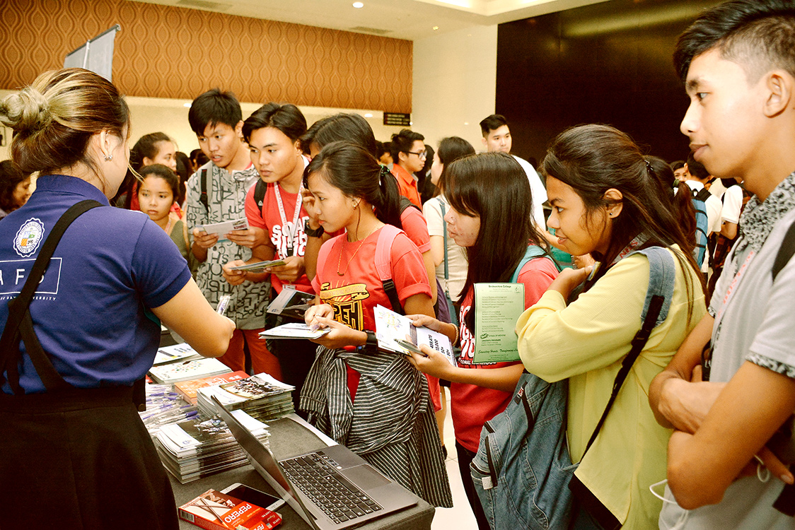 Students from Davao lining up