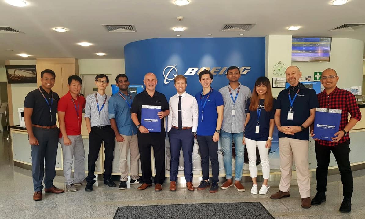 erau students in boeing flight services