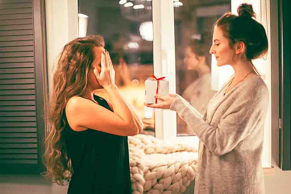 friends giving gifts