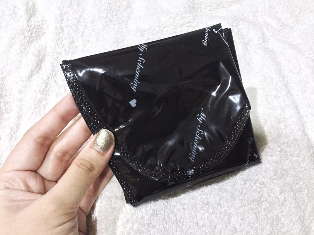 1. When you open the packet, inside will be a folded mask like this.