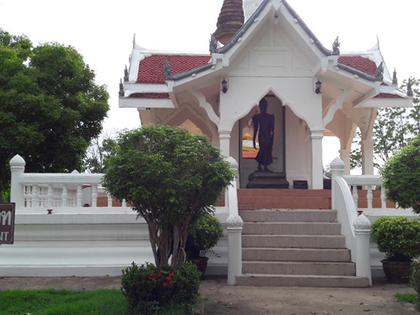 Wat Traphang Thong - Buddha's Footprint Building Wat Traphang Thong - Buddha's Footprint Building