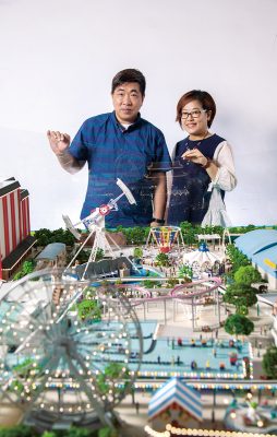 (左起)本地著名微縮模型師黎熾明(Tony)與陳慧姬(Maggie)。