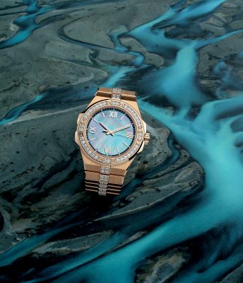 Chopard Alpine Eagle 36毫米18K玫瑰金鑲鑽腕錶 整個系列中最奢華貴氣的一枚,錶圈及錶鏈部份位置鑲鑽,大溪地珍珠貝母錶盤上呈現的錫爾斯灰色令人聯想起St. Moritz附近錫爾斯湖隨著四季變換,光影婆娑而形成的幻彩色澤,搭載擁有42小時動力儲存的09.01-C機芯,屬市場上尺寸最小的COSC認證機芯之一。(HK$345,000)