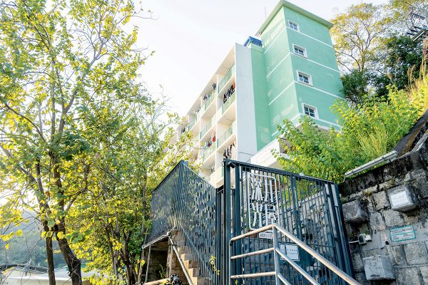 余偉業指出,與商企合作「光屋」計劃,其社會效益彰顯。