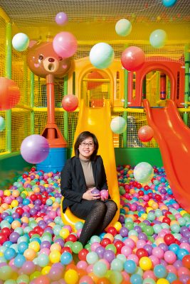 Emily現時仍有經營Play house室內兒童遊樂場,也因疫情關係,營運亦受到影響。