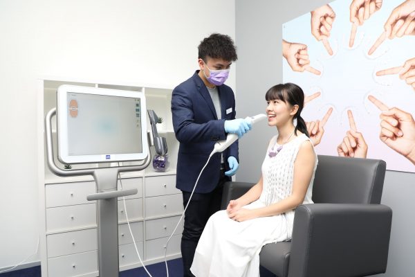 SmileGuide會協助顧客免費拍攝3D牙齒圖像。