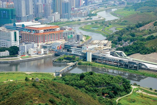 粵港兩地政府應早日為港商創造通關便利。
