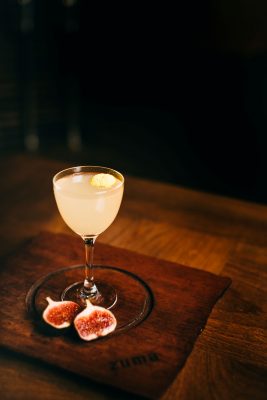 ZUMA Lounge & Bar是其中一家參與#TGIT的餐飲品牌,其受到日式居酒屋的概念所啓發,每道菜都是為了讓客人們一起分享的,是城中熱門的聚會地點。在誘人燈光和柔和音樂的襯托下,賓客們享用著口味獨特的雞尾酒,完全沉醉於醉人的氣氛之中。