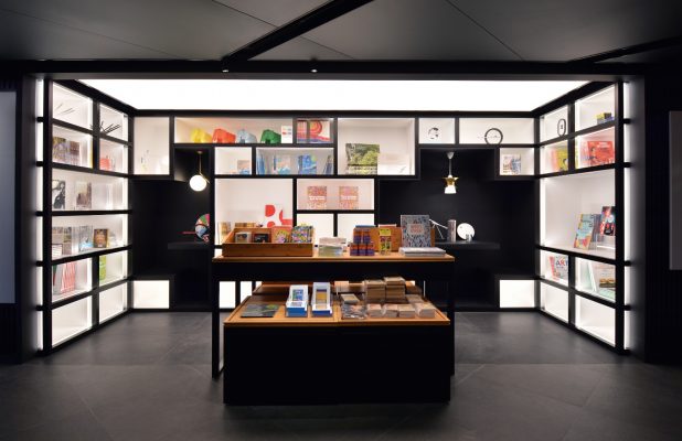 MoMA Pub 在香港 MoMA Design Store 內自成一角。