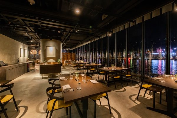 COBO HOUSE坐擁壯麗的維多利亞景色,圖為晚上景緻。