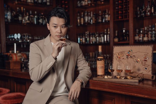 於「威士忌品酒體驗課程」中,威士忌大使Alvin Lam會與參加者同嚐三款限量珍稀威士忌。