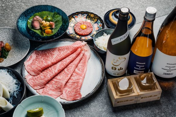 「日山」與 The Club獨家攜手打造期間限定的日本 A5 頂級和牛饗宴配清酒餐目(Sake Pairing)。