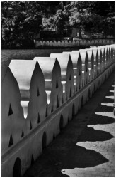 Monochrome2