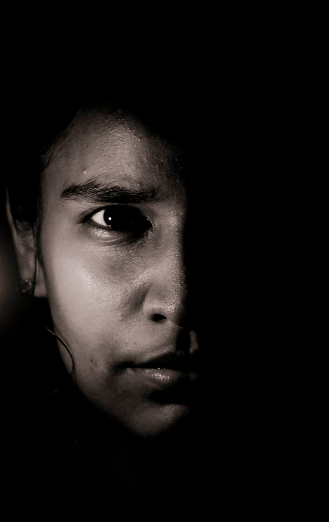 අදුරු පැතිකඩ - Dark profile