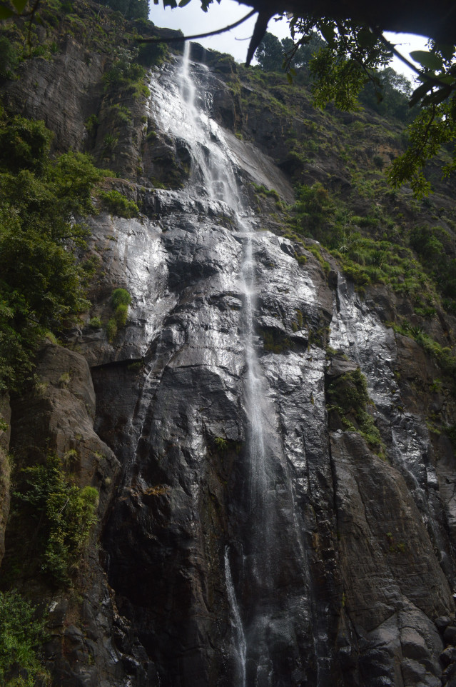 TALLEST WATERFALL IN SRILANKA