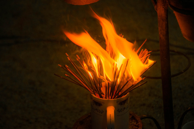 පූජේමි බුද්ධං