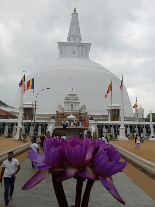 Ruwanwali Beauty