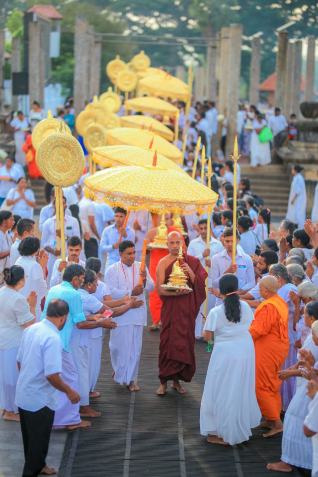 සිතිජයක ඉමක් ගානෙ නිමාවක් නෑනෙ ඔබෙ රූ වරුනේ...