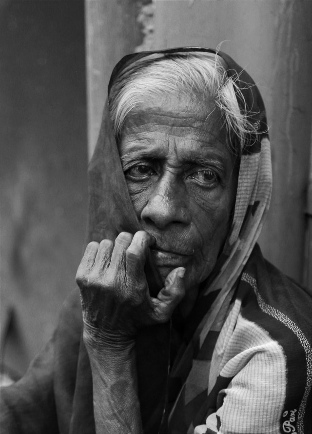 ගැහැණු ඇස් වලිනුත් කතා කරනවා