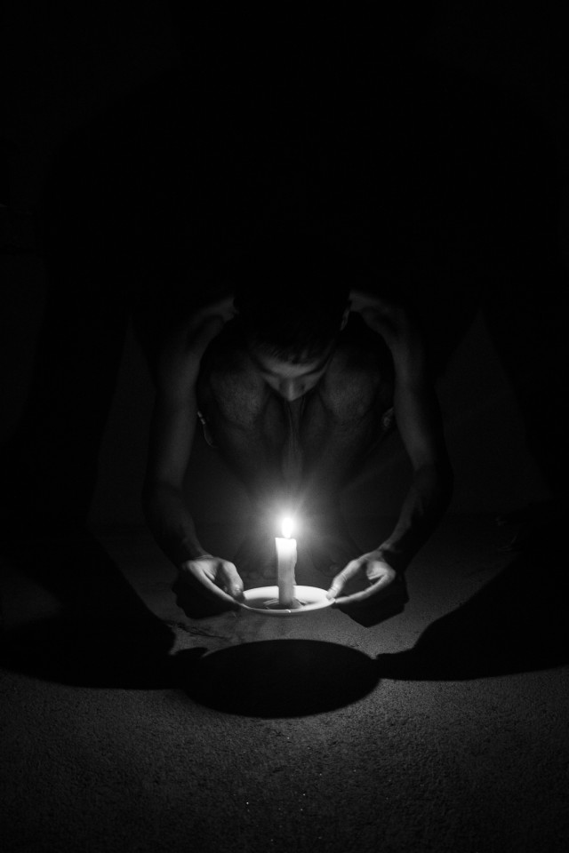 අදුරෙන් ආලෝකයට