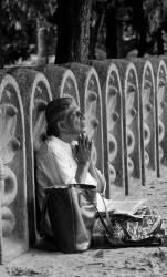 M Vishwa Mihiranga 02 Old Women Worshiping