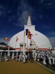 Ruwanweli Maha Seya . Anuradhapura