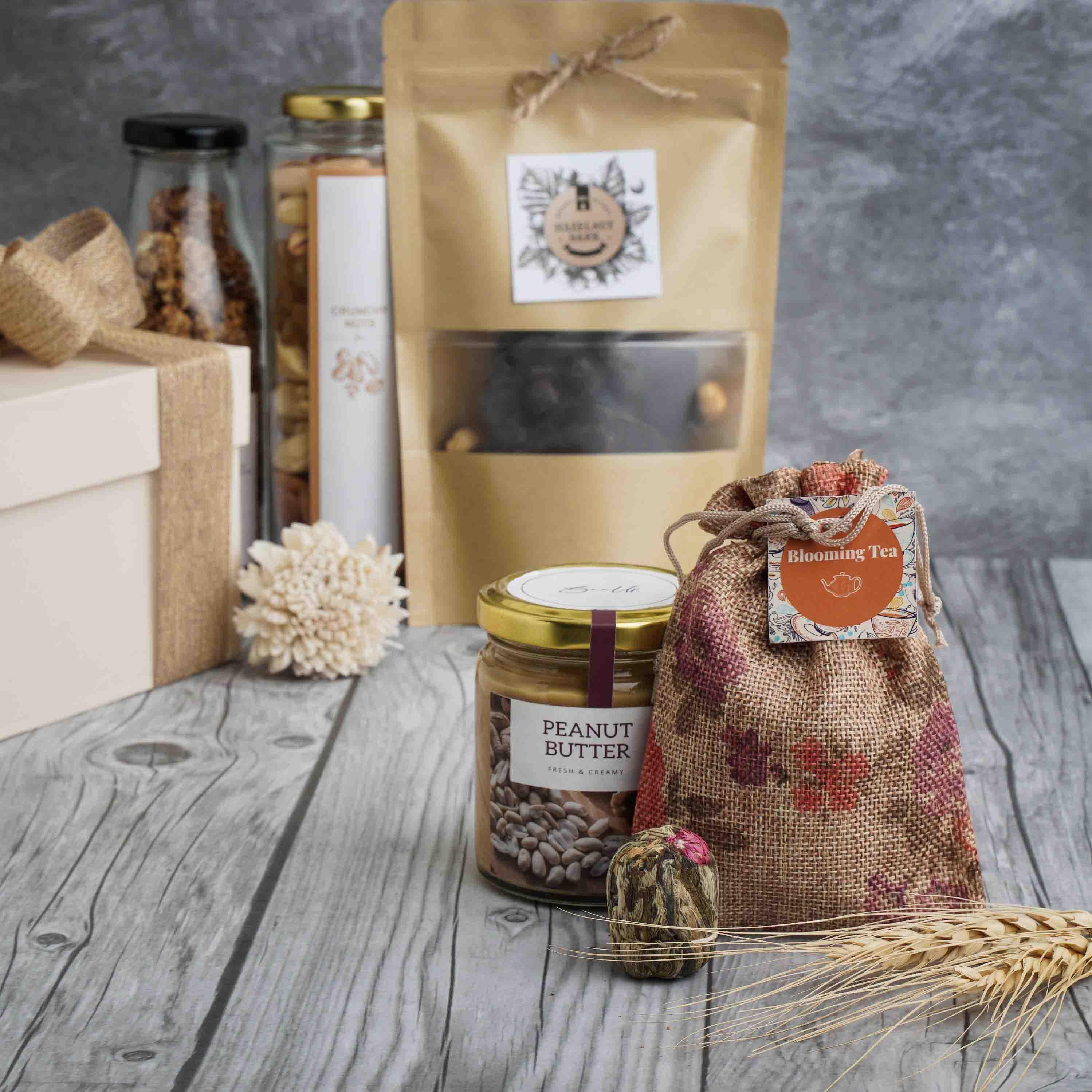 Food Connoisseurs Delight Gift Box