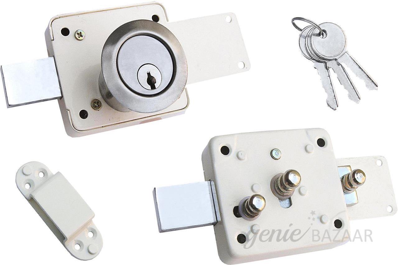 Door latch magnetic fitting