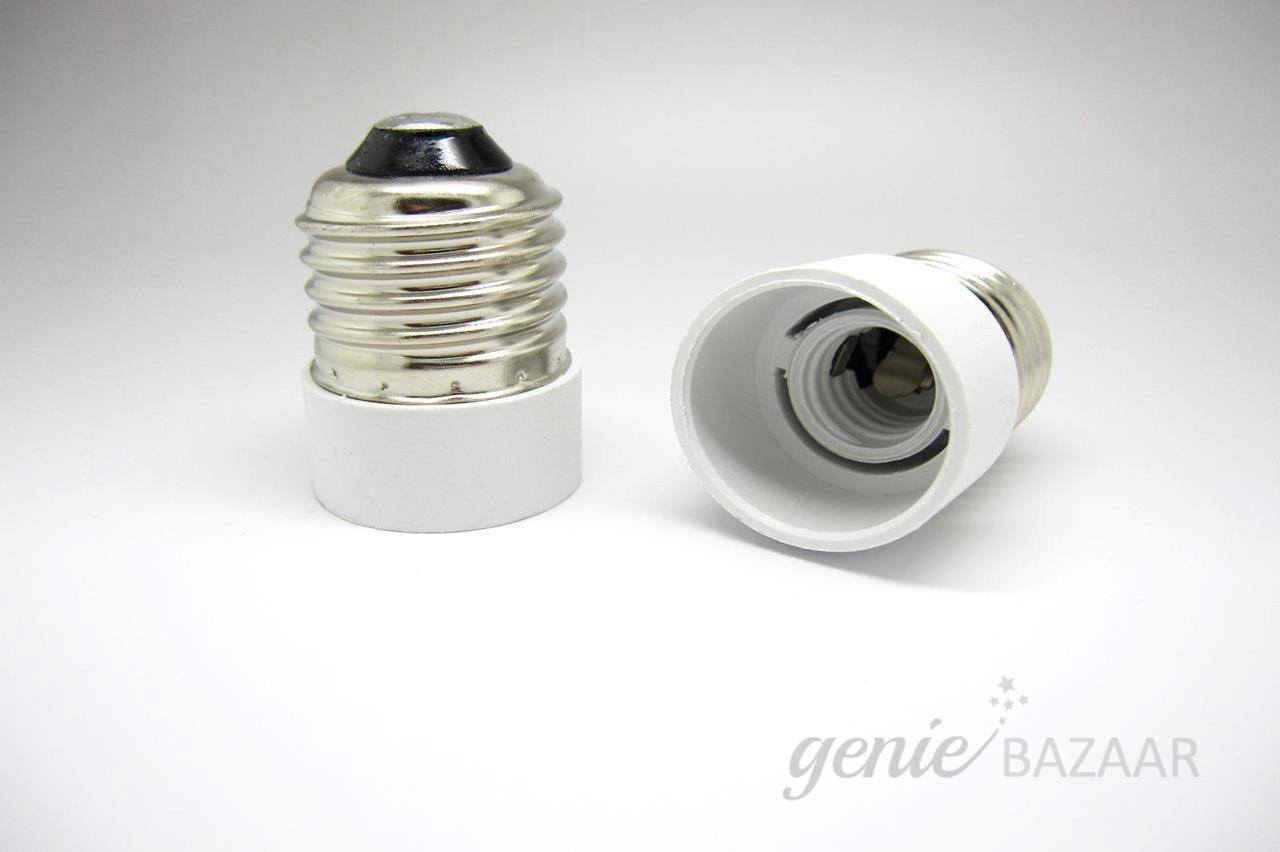 Fitting/removing light socket/holder