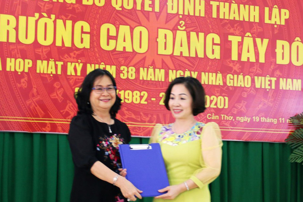Trao quyết định thành lập trường Cao Đẳng Tây Đô