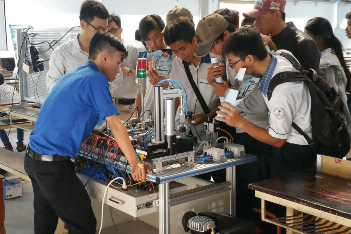 Khóa học sơ cấp ngắn hạn Cần Thơ thu hút nhiều bạn trẻ