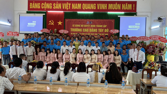 Đội ngũ giảng viên hùng hậu