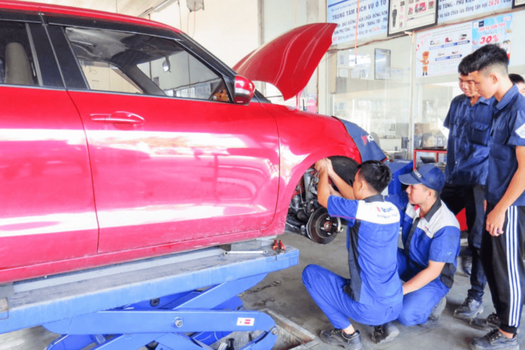 Học nghề sửa chữa ô tô tại Cần Thơ