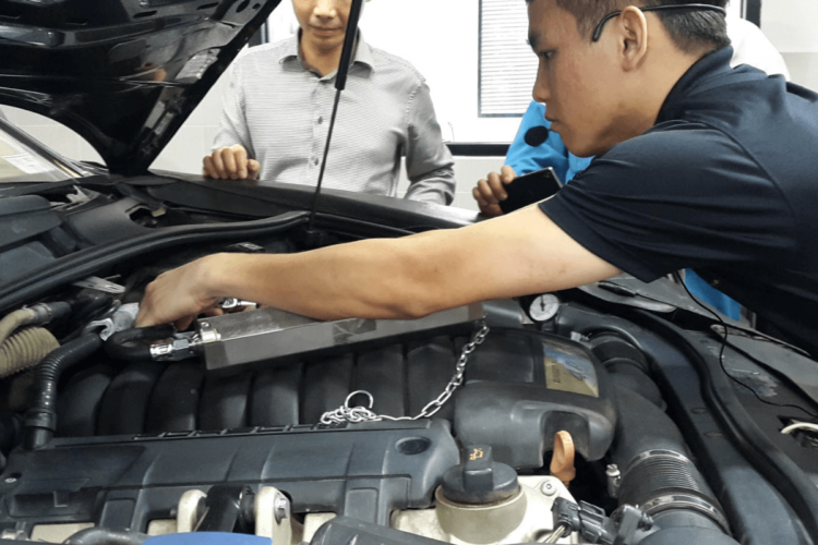 Trường dạy nghề sửa chữa ô tô