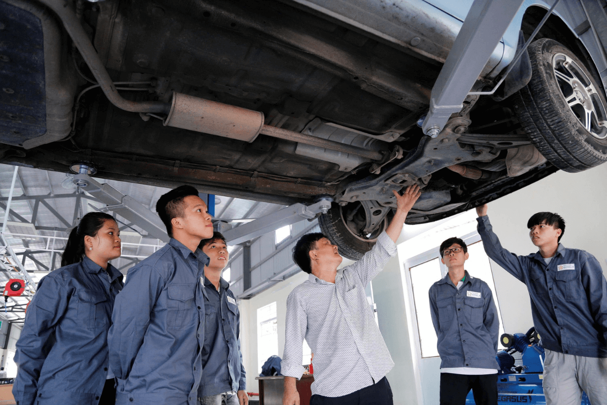Vừa học vừa làm sửa chữa ô tô đang là xu hướng