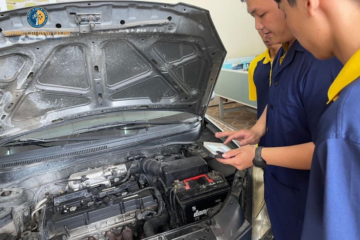 Trường dạy nghề sửa chữa &ocirc; t&ocirc; tại Cần Thơ