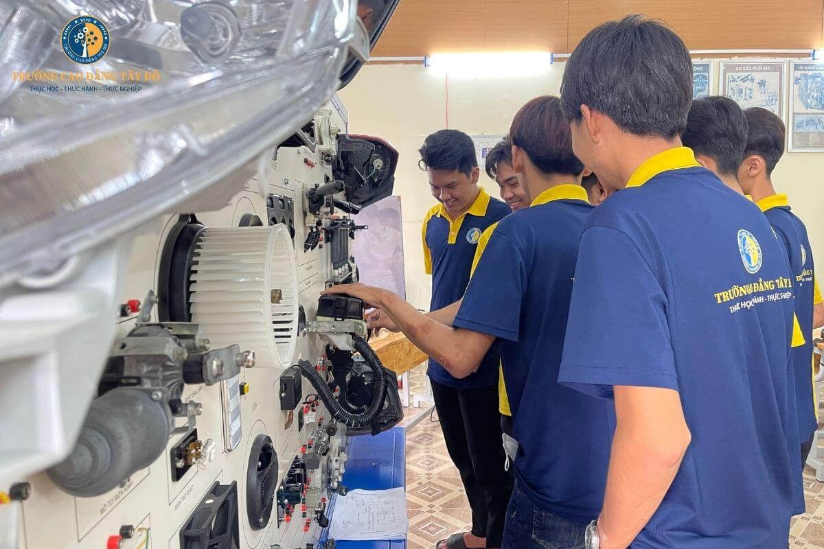 nghề sửa xe ô tô
