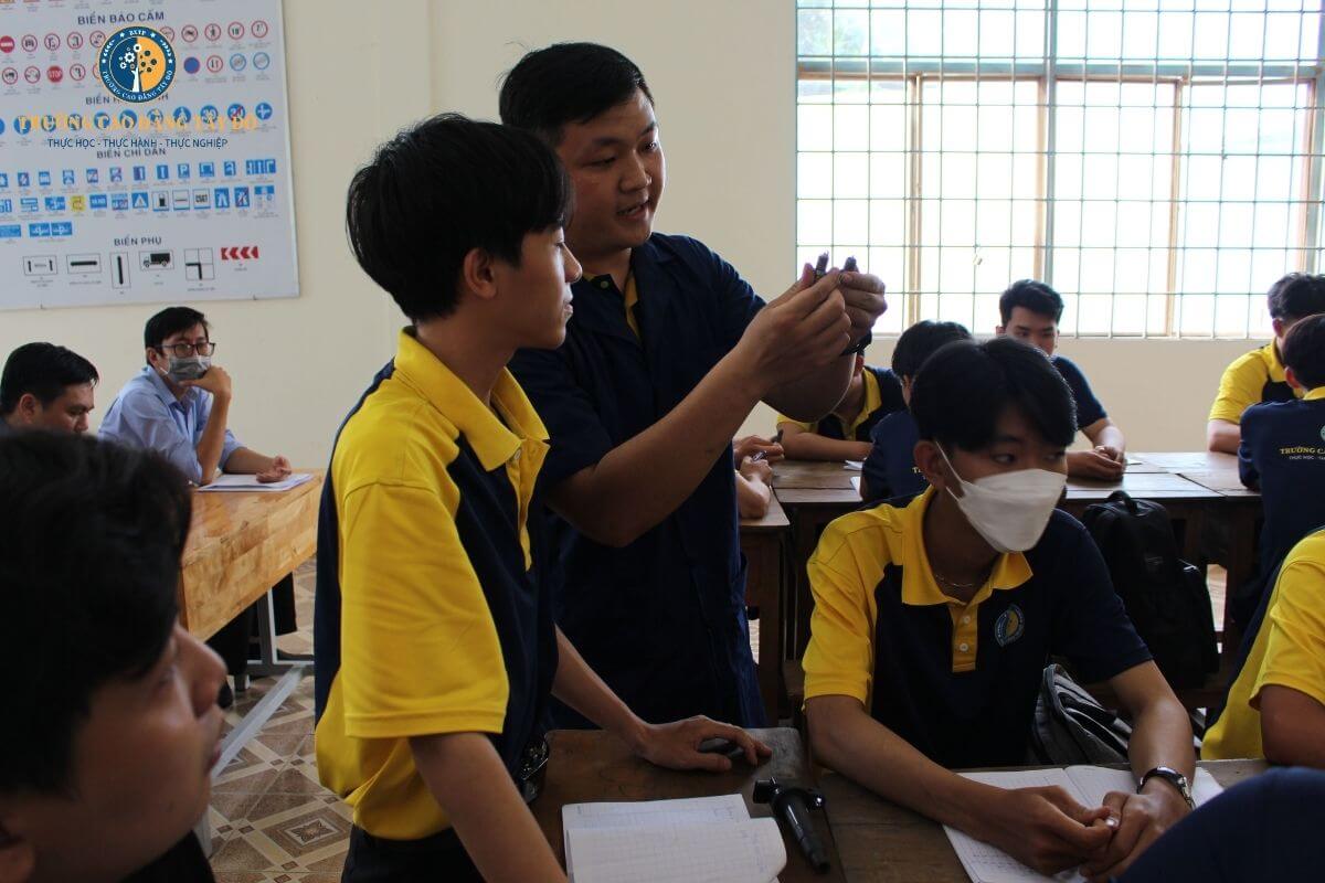 Khóa học sửa chữa ô tô Cần Thơ