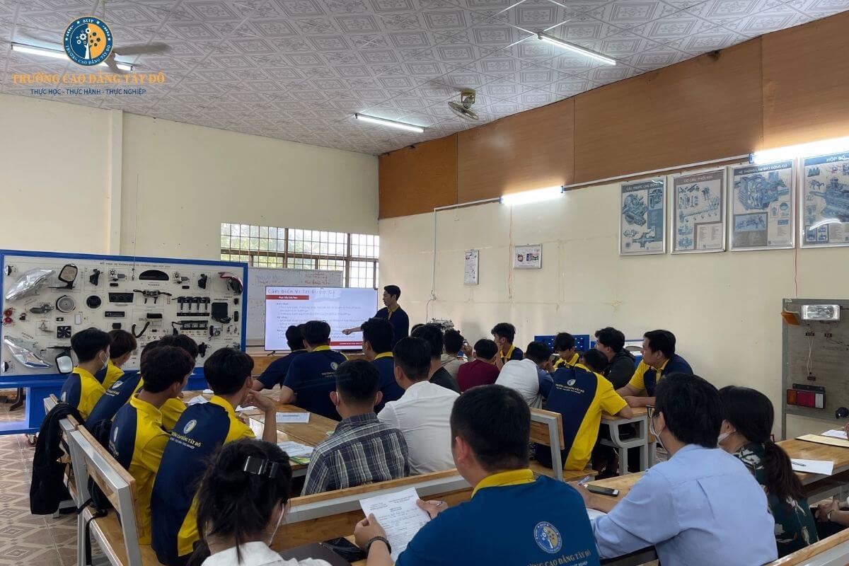 Học nghề sửa ô tô ở Cần Thơ mất bao lâu