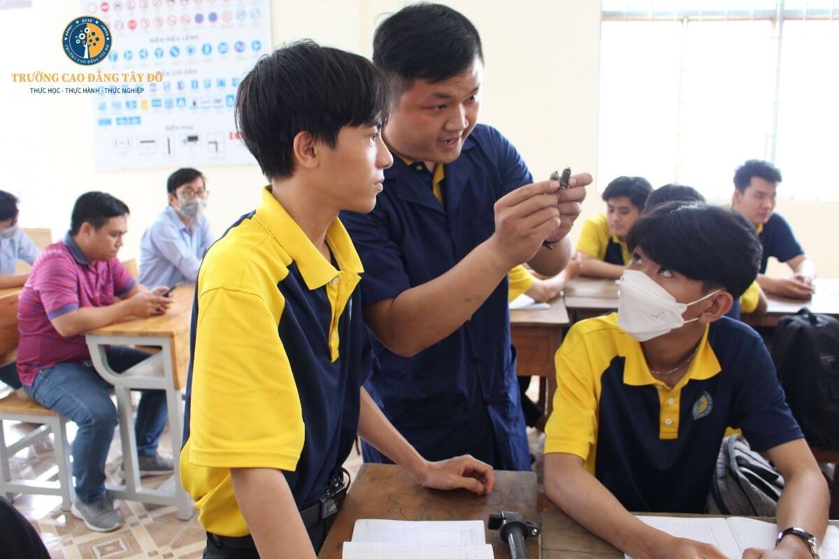 Học nghề sửa ô tô mất bao lâu